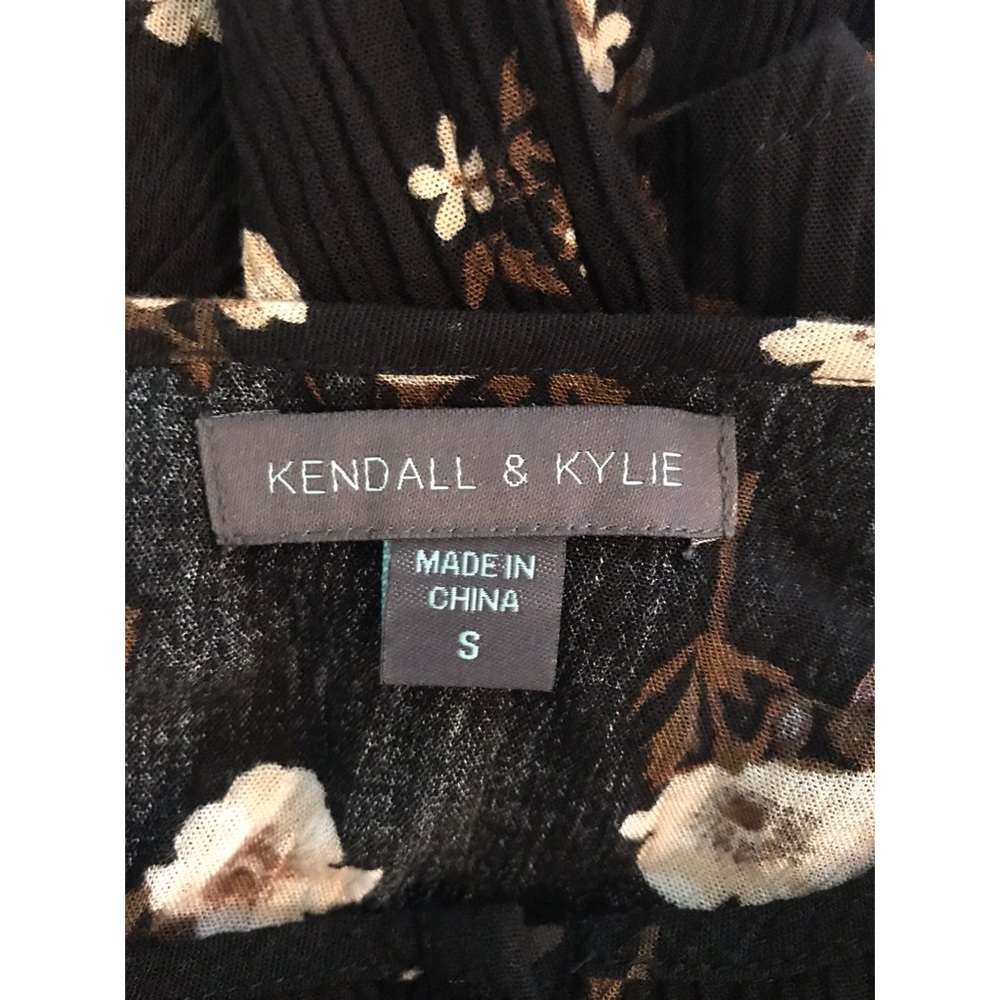 KENDALL + KYLIE black floral long sleeve shirt - Picture 4 of 5
